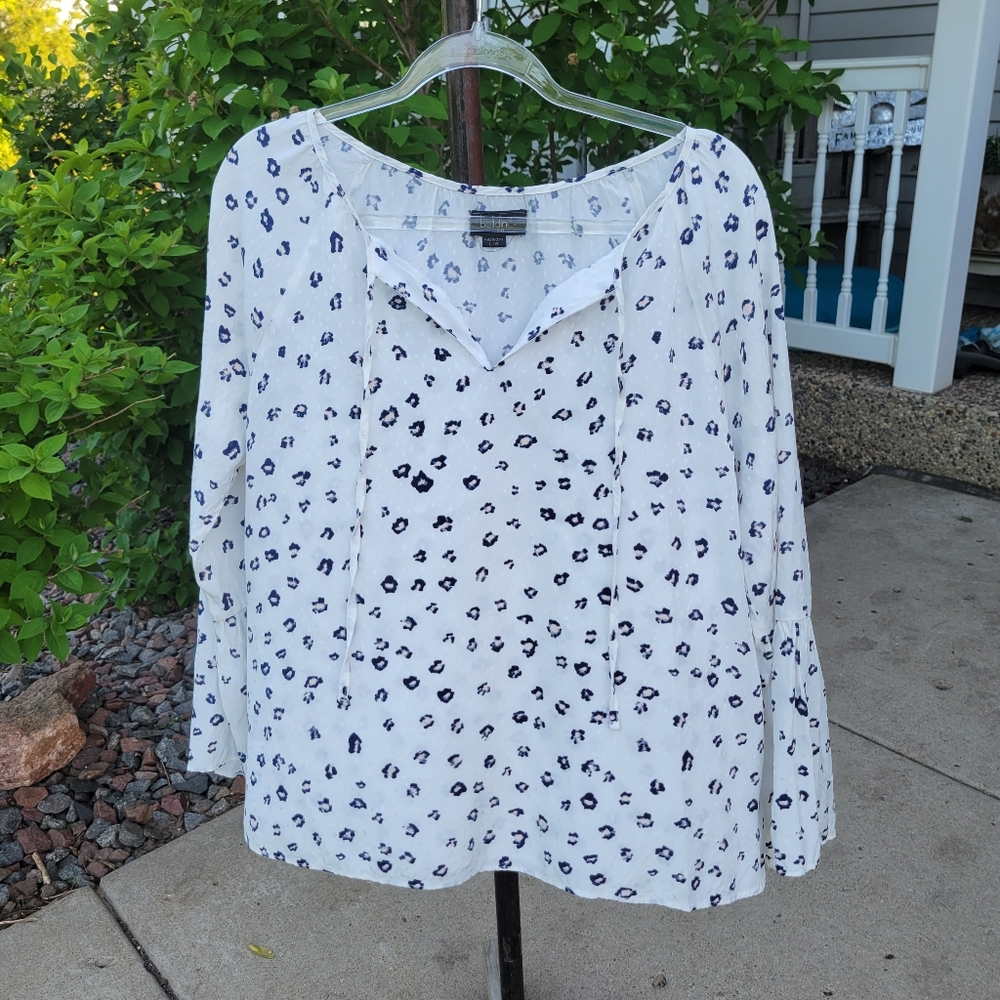 Belldini size Large boho Navy & white Cheetah print bell sleeve V Neck blouse - Picture 2 of 14